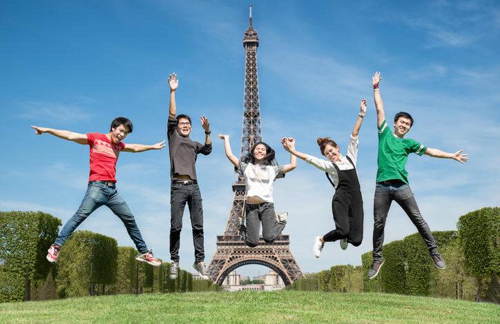 Fotolia 111175256 Subscription Monthly M Renouvellement de Titre de Séjour Étudiant en France : Procédures et Démarches 2024