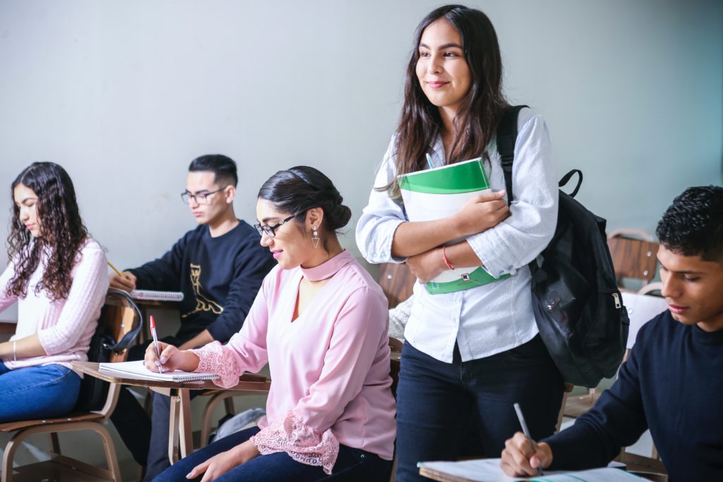 Renouvellement de Titre de Séjour Étudiant en France : Procédures et Démarches 2024