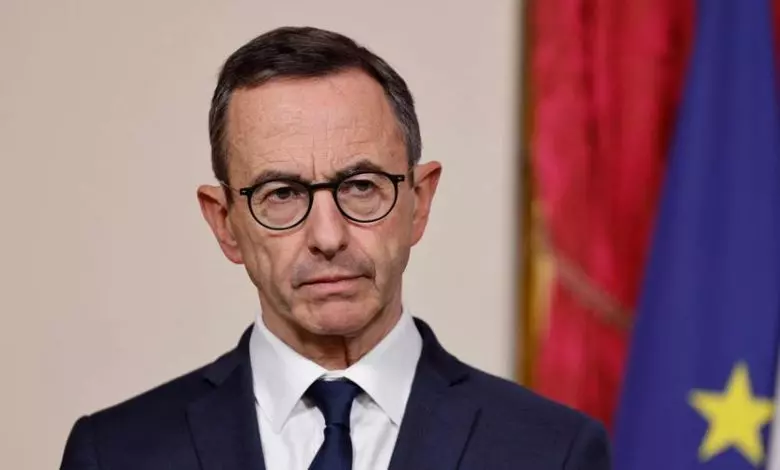 Circulaire Retailleau (2025) : quel impact sur la naturalisation ?