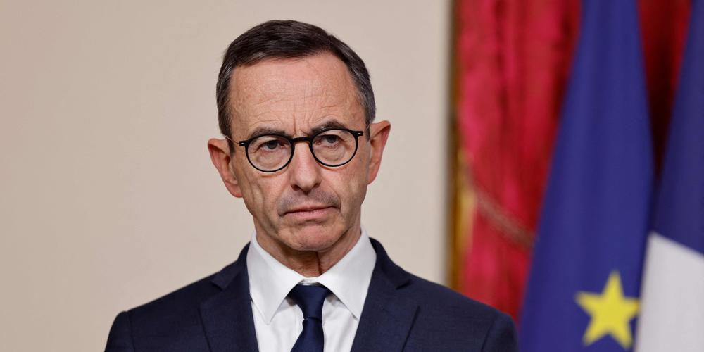 Circulaire Retailleau (2025) : quel impact sur la naturalisation ?